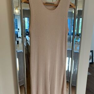 Hallhuber Knit Dress Cream
Metallic Viscose Midi
Sleeveless Crew Neck, Size 12
